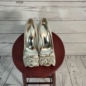 Pre-owned. "Audrey Brooke" woman's high heels 👠